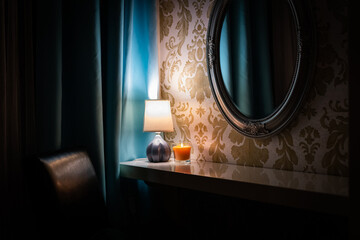 Lustro lampka w hotelu - obrazy, fototapety, plakaty