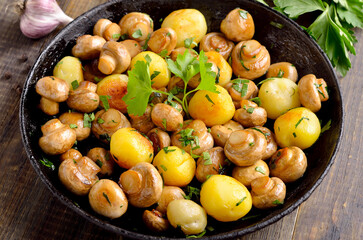 Roast mushrooms and potatoes