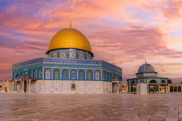 Naklejka premium Red Sunset sky above the Dome of the Rock in East Jerusalem