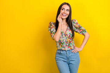Photo of cunning tricky girl with long hair dressed flower print blouse announcing sale to empty space isolated on yellow color background - obrazy, fototapety, plakaty