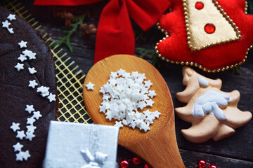 holiday Gingerbread Cookies christmas tree shape around garland lights. Merry Christmas and Happy New Year card	