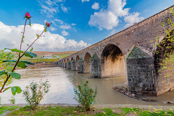 10-arch Tigris Bridge made of historical stone in Diyarbakır