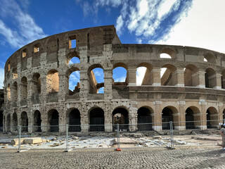 Obraz premium The Colosseum, a famous historical landmark in Rome, Italy