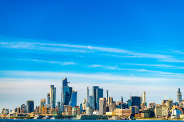 Obraz premium ny urban city architecture. midtown manhattan and blue sky. metropolitan city. metropolis cityscape. new york downtown. manhattan skyline. new york city. skyscraper building of nyc