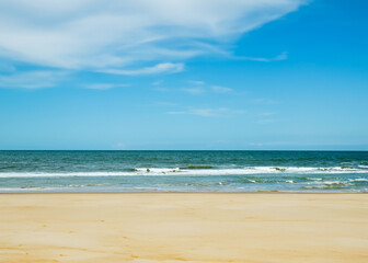 Fototapeta na wymiar beach and blue sky