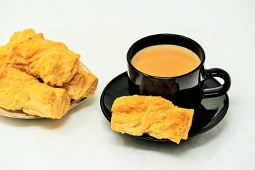 khari biscuits, namkeen biscuits, maska khari biscuits, hot tea with milk, - obrazy, fototapety, plakaty
