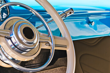 Vintage steering wheel in a classic US car - Powered by Adobe