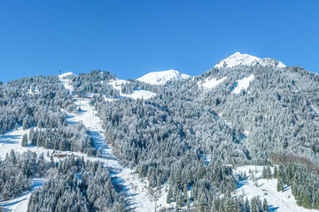 Winter im Stillachtal bei Oberstdorf, Ausblick zum Skigebiet am Fellhorn