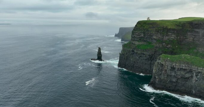 Cliffs of Moher in the morning 4k