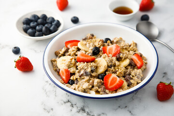 Traditional overnight oats with berries and banana