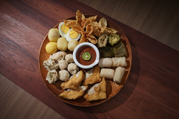 Siomay, dimsum, batagor, this food is very popular with everyone who tastes its deliciousness, in Asia it is very popular, especially in Indonesia