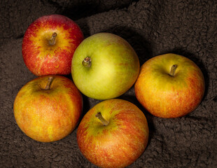 A bunch/group of apples