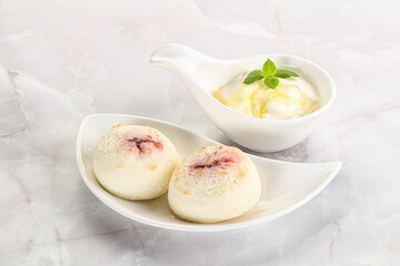 Curd pancakes with sour cream