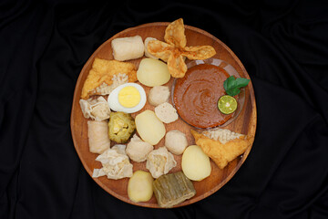 Siomay, dimsum, batagor, this food is very popular with everyone who tastes its deliciousness, in Asia it is very popular, especially in Indonesia