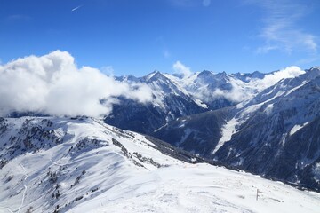 Fototapeta na wymiar Winter in Austrian Alps - Mayrhofen