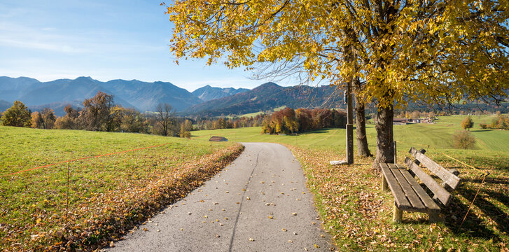 autumnal walkway from Marbach to Fischbachau, with bench and alps view