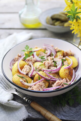 Potato salad with tuna and red onion, olive oil and parsley dressing - 668701141