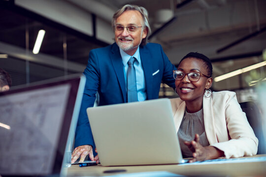 Collaborative colleagues sharing insights during a work meeting