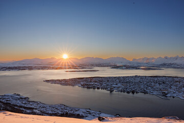 Sonnenuntergang in Tromso - 668774127