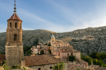 Fototapeta na wymiar walking through the streets of Albarracín (Spain)