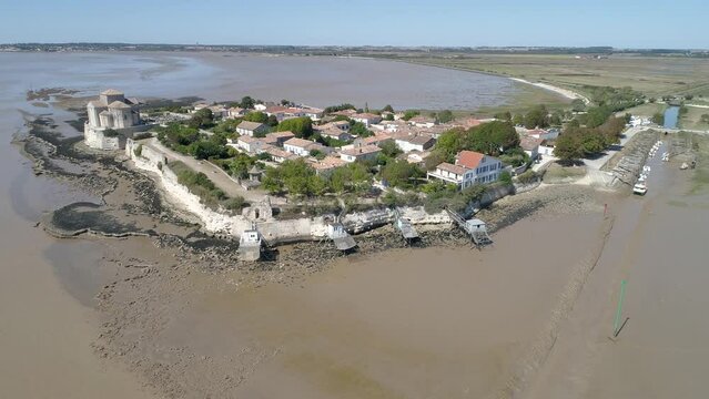 Talmont sur Gironde, Charente-Maritime, France. Vue A&eacute;rienne.	
