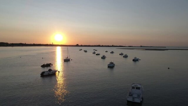 Coucher de soleil sur le port de plaisance de Merville, Calvados.