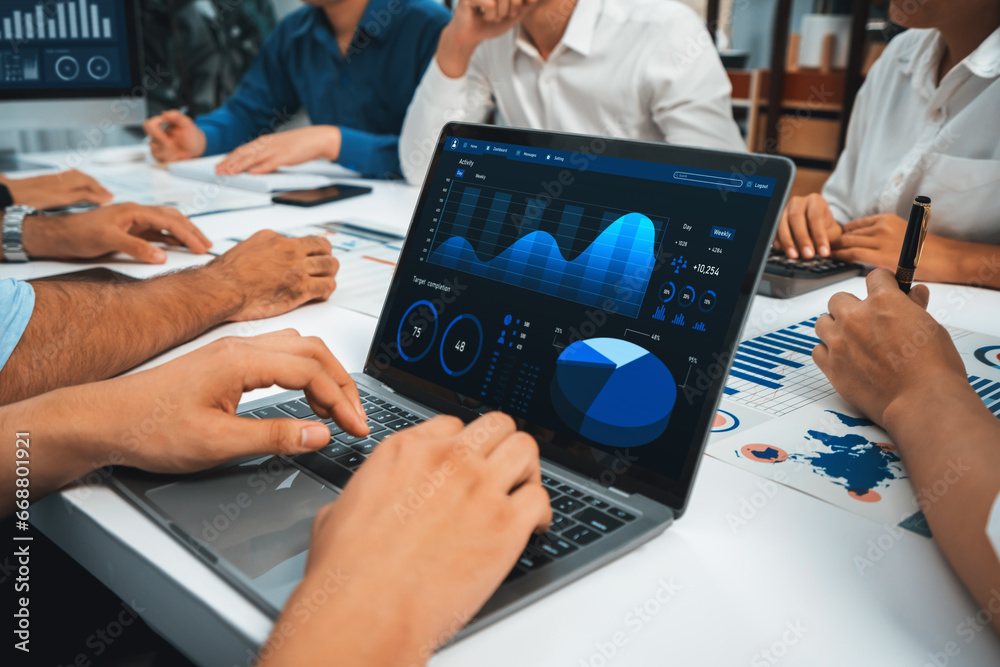 Leinwandbilder analyst team uses bi fintech display laptop to analyze financial data . business people analyze bi s