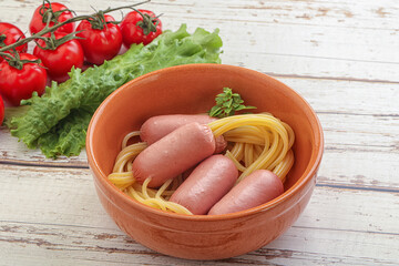 Mini sausages with pasta spaghetti