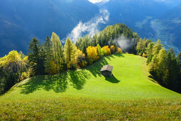 Herbstlandschaft in den Bergen des tiroler Zillertal - obrazy, fototapety, plakaty