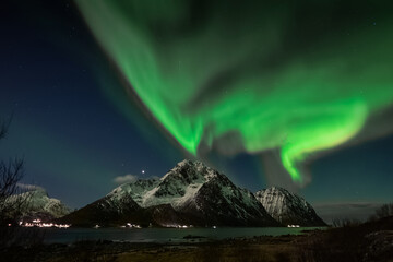 Aurora Polaris on fire in Lofoten - obrazy, fototapety, plakaty