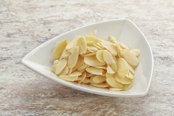 Almond nut slices for culinary