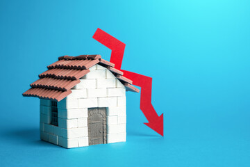 House and red arrow down. Falling housing prices. Unprofitability of investments, price fall in the...