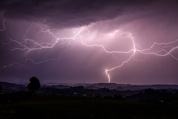 Blitz über dem schweizer Juragebirge - 668869578