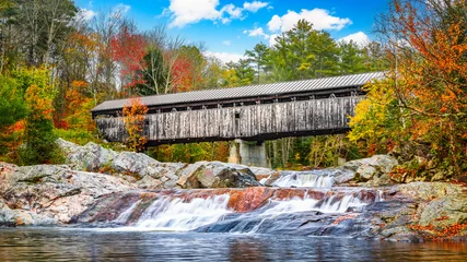 Fototapeten Swiftwater Covered Bridge in Bath, New Hampshire © mandritoiu