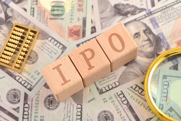 There are blocks with IPO letters printed on the US dollar props