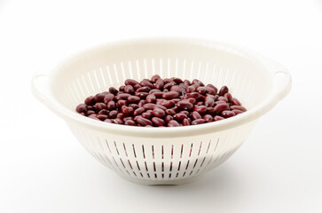 水切りザル入れた金時豆