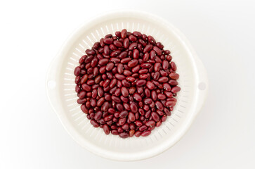 水切りザル入れた金時豆