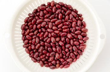 水切りザル入れた金時豆