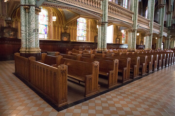 Fototapeta premium Beautiful view of the interior of the Notre Dame Cathedral Basilica in Ottawa, Canada