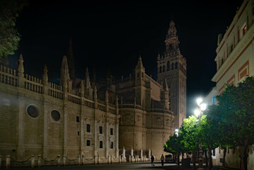 Fototapeta na wymiar Catedral de santa maria de la sede arquitectura de estilo gótico en seville andalusia españa.