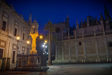 Obraz premium Catedral de santa maria de la sede arquitectura de estilo gótico en seville andalusia españa.