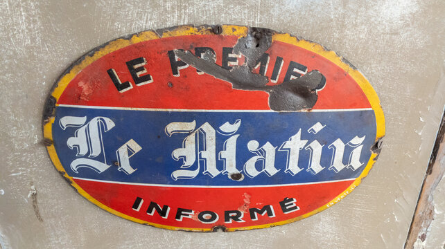 Le Matin enamelled plaque French daily newspaper banned at the Liberation for collaborationist and anti-Semitic commitment in Occupation