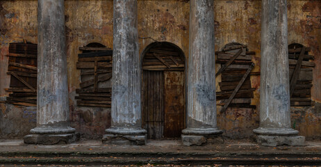 Fototapeta na wymiar Old abandoned building with columns on a cloudy day
