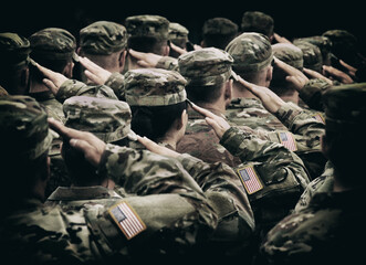US soldiers giving salute
