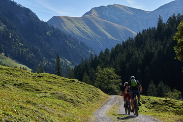Mit dem Mountainbike unterwegs in den herbstlichen Allgäuer Alpen