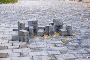 Laying stone paving slabs