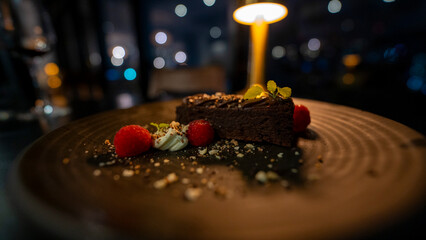 Postre de Chocolate Gourmet en un Restaurante Elegante
