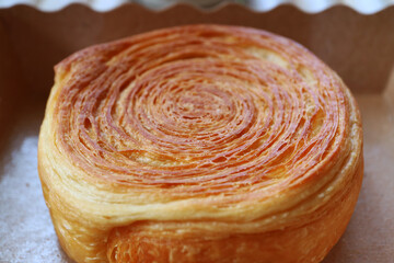 Fototapeta premium Closeup of the Timber Ring Liked Texture of Supreme Croissant