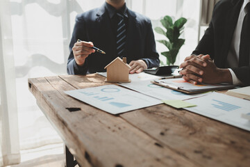 Talking with a real estate expert, Discuss property investments, A customer is having a financial meeting with an investment professional regarding the purchase of a home, real estate idea.