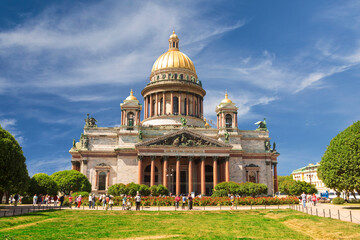 Obraz premium ST. PETERSBURG, RUSSIA - AUGUST 05, 2015: Saint Isaac Cathedral in Saint Petersburg, Russia